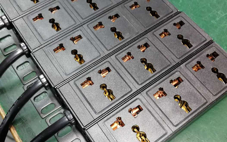 定制PDU插座 小機(jī)箱專用PDU插座 3位萬用孔10A